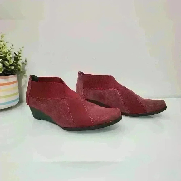 Un Tour En  Ville suede leather booties in merlot. Size 37 (6.5 US) - Picture 1 of 10
